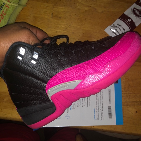 Jordan 12 size 5y. - Picture 3 of 6